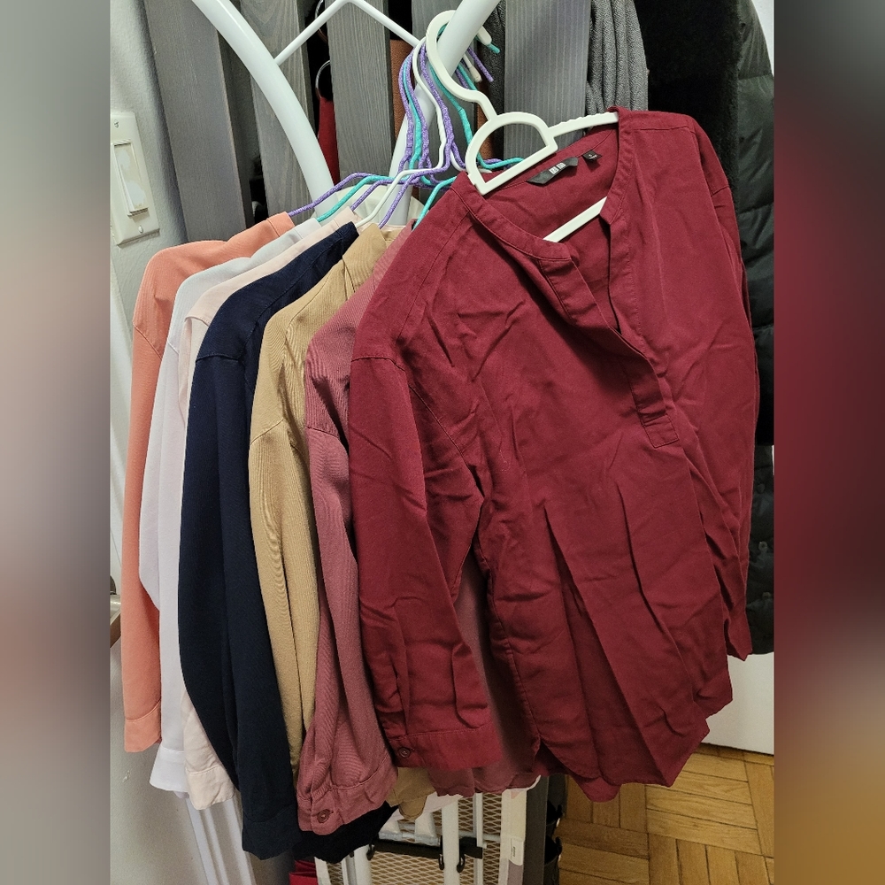 Uniqlo Blouse bundles of 7 different colors.